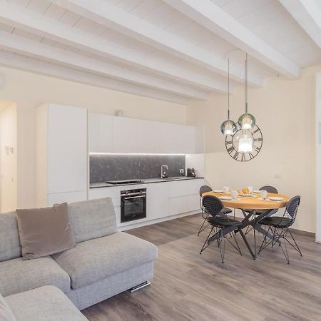 Modern & Stylish Apartment In Como City By Rent All Como Exterior photo