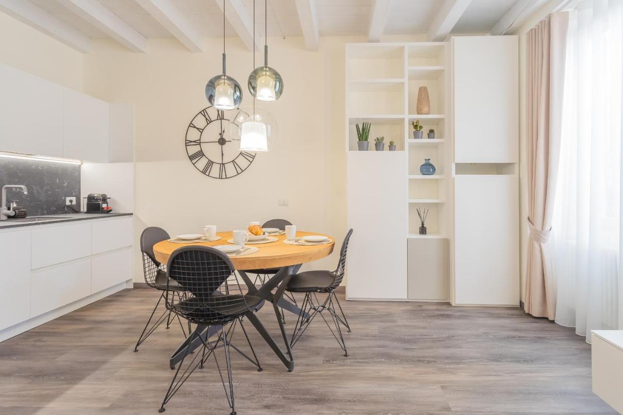 Modern & Stylish Apartment In Como City By Rent All Como Exterior photo
