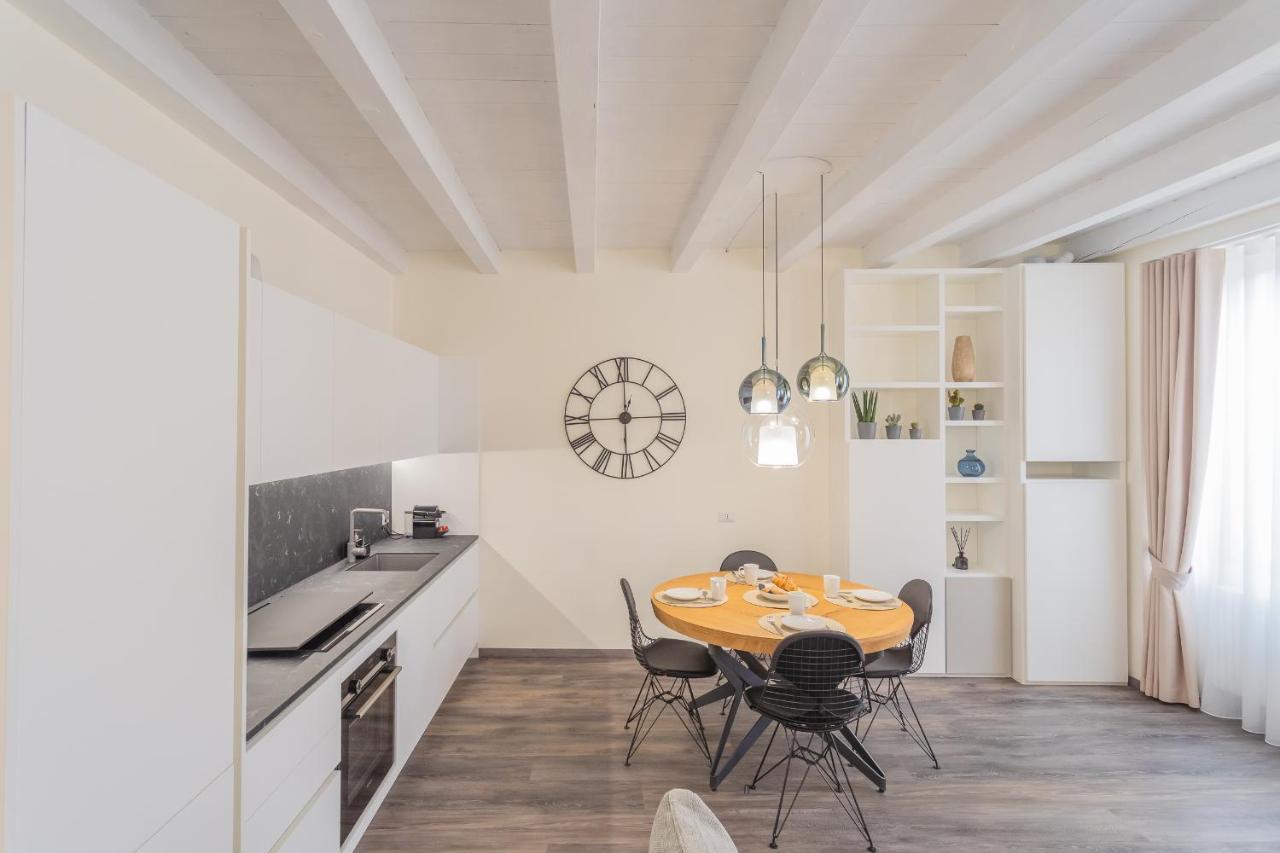 Modern & Stylish Apartment In Como City By Rent All Como Exterior photo