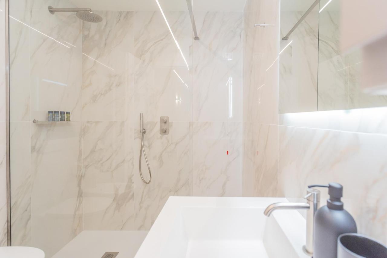 Modern & Stylish Apartment In Como City By Rent All Como Exterior photo