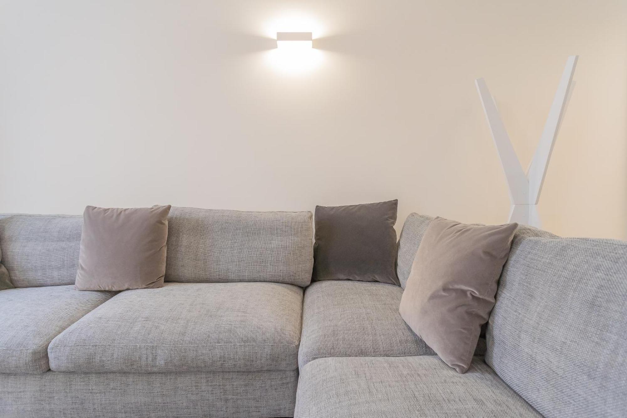 Modern & Stylish Apartment In Como City By Rent All Como Exterior photo