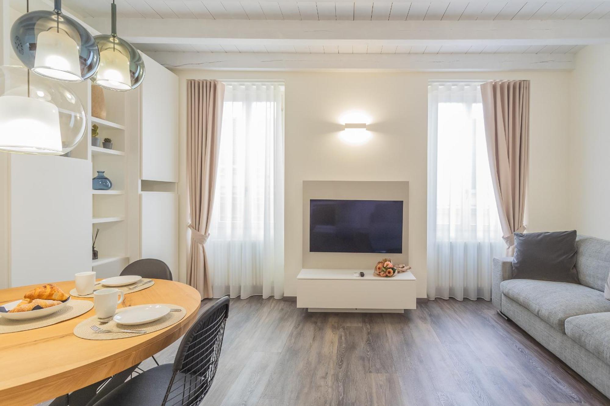 Modern & Stylish Apartment In Como City By Rent All Como Exterior photo